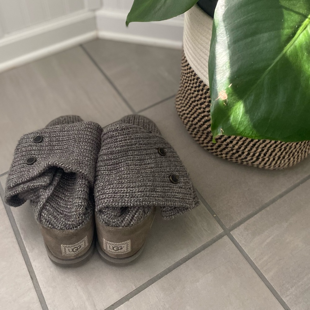 Ugg size 10 cardigan Gray boots
